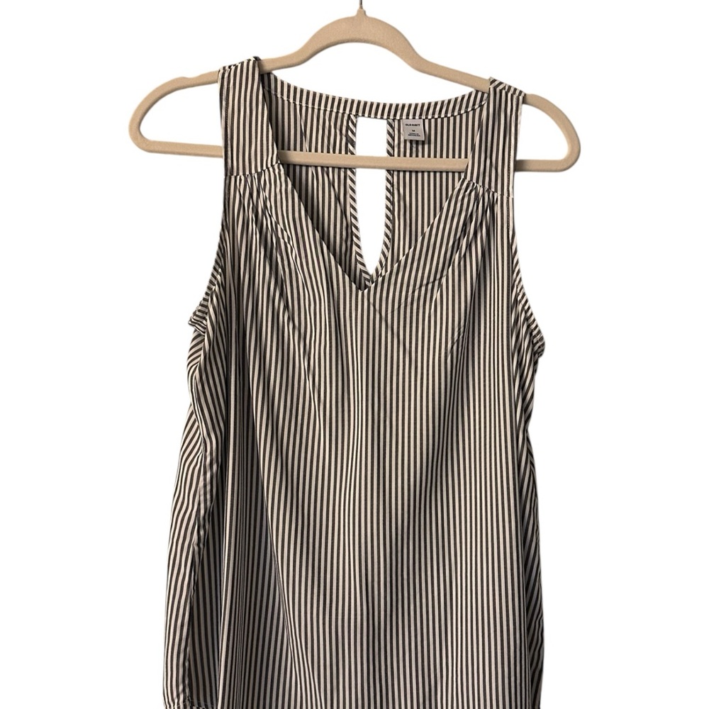 Old Navy Black and White Striped Sleeveless Top Size Medium